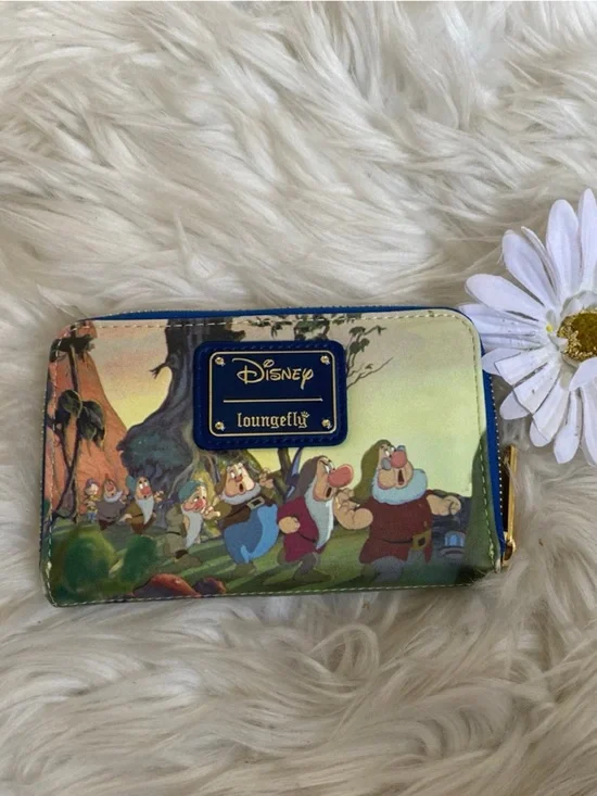 Disney Loungefly Snow White Scenes Ziparound Wallet - Picture 7 of 8